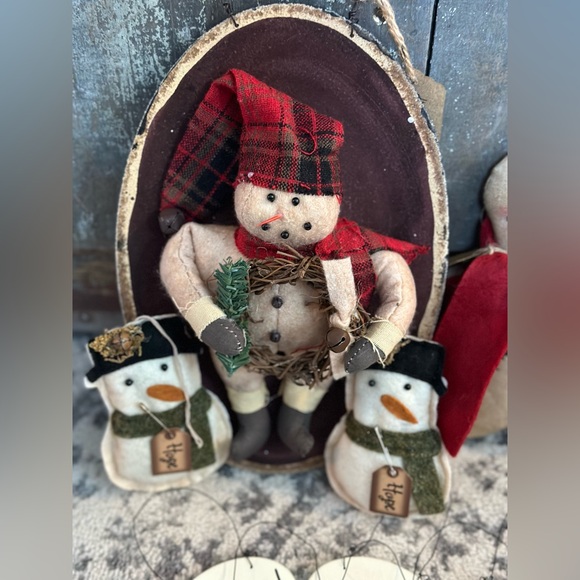 Primitive Christmas Decor - Total of 24 Pieces - Picture 4 of 10